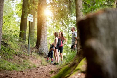 Eibenstock Sosa Wandern K&ouml;hlerweg Familie Foto TVE Studio2media800A9125-kleiner  (Bild vergr&ouml;&szlig;ern)