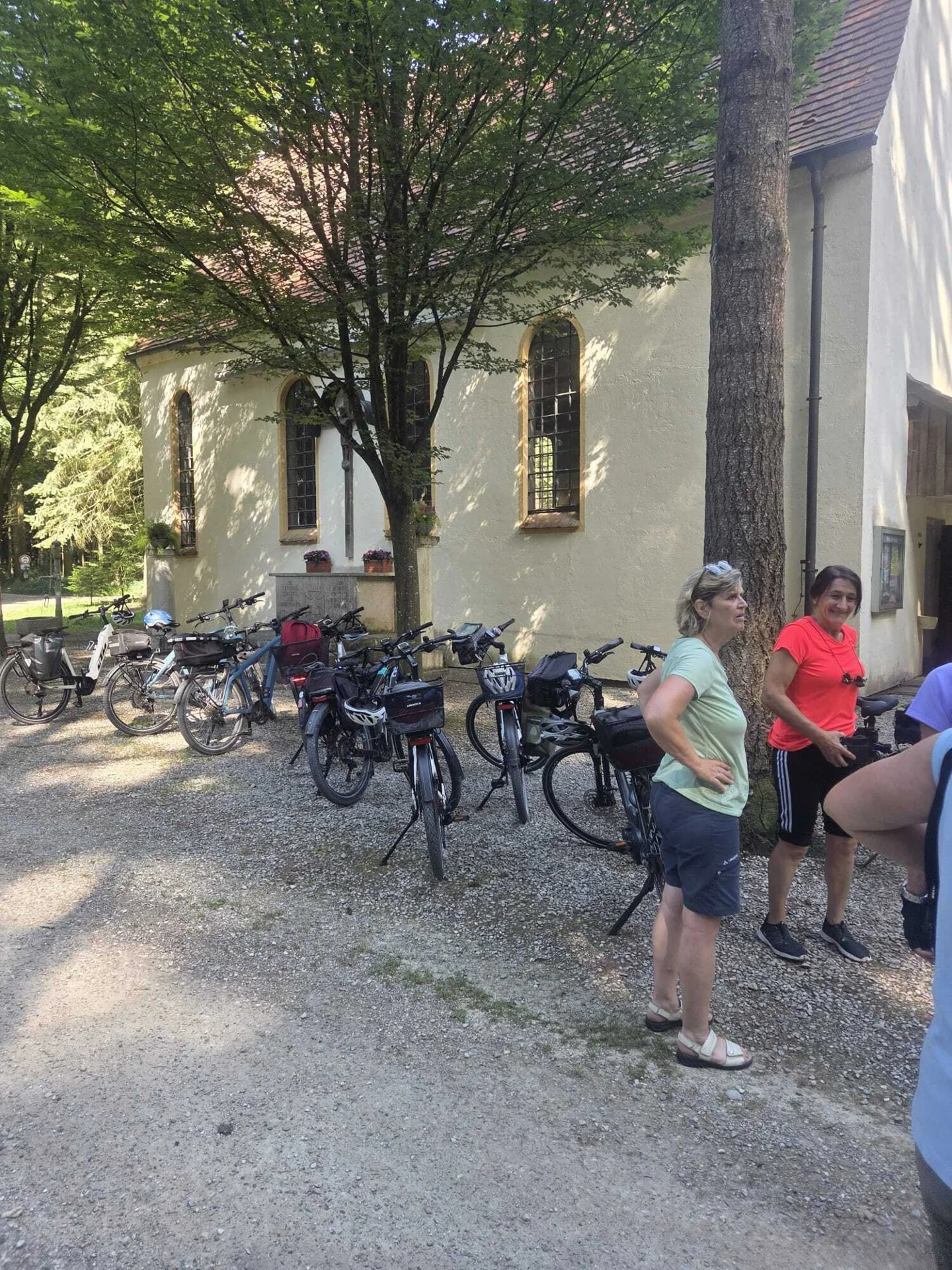 Bild: Den ersten Zwischenhalt der Radltour der Turner gab es in Maria Elend...