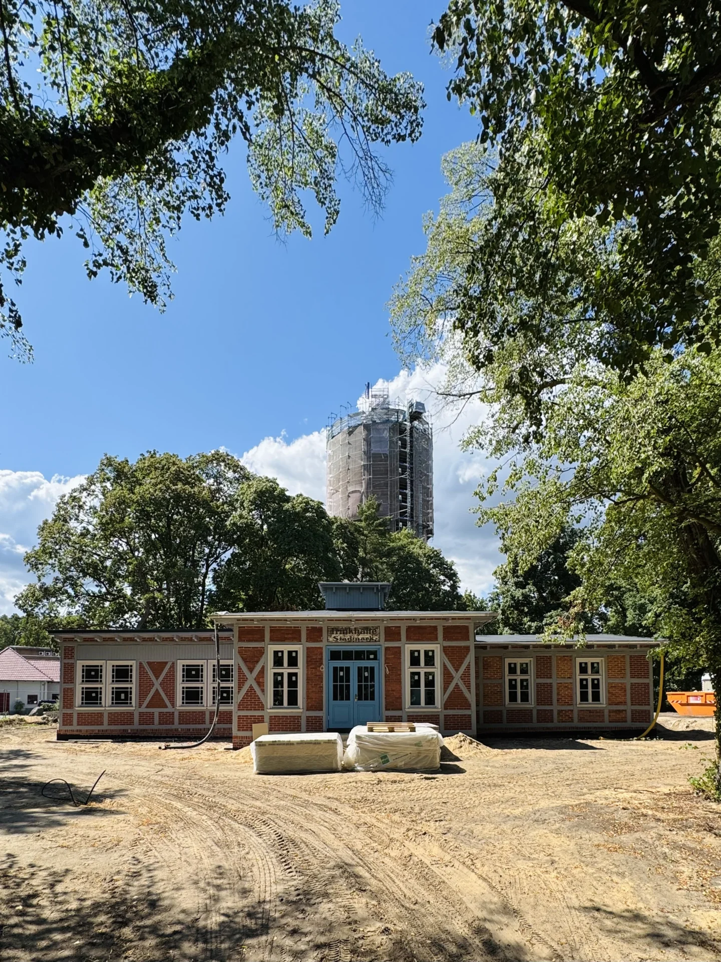 Bild: Trinkhalle und Wasserturm