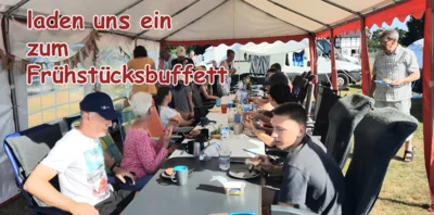 018 beim Fr&uuml;hst&uuml;ck  (Bild vergr&ouml;&szlig;ern)