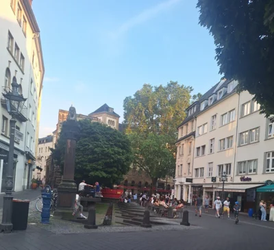 Abends noch ein kleiner Bummel durch Bonn  (Bild vergr&ouml;&szlig;ern)