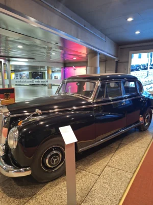 Der Mercedes von Konrad Adenauer  (Bild vergr&ouml;&szlig;ern)