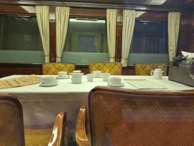 Der Speiseraum im Waggon von Konrad Adenauer  (Bild vergr&ouml;&szlig;ern)