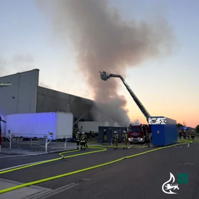 Foto des Albums: Brand Industriegebäude Batterie