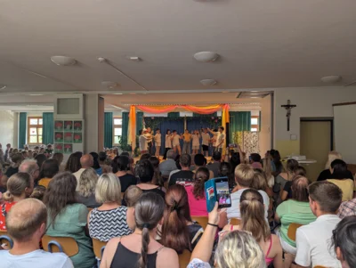 Viel Applaus gab&acute;s f&uuml;r den Dornr&ouml;schen-Rap.  (Bild vergr&ouml;&szlig;ern)