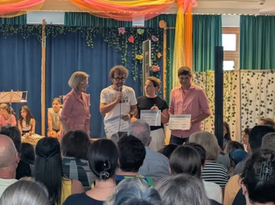 Auch eine Spende aus der Aktion BallHelden wurde von Rektorin Katrin Hartl (v.l.) &uuml;berreicht an Thomas Wittmann f&uuml;r die BLLV-Kinderhilfe, Johanna Weber f&uuml;r den Kiwanis Club und Patrick Strobel f&uuml;r den Bayerischen Fu&szlig;ball-Verband.  (Bild vergr&ouml;&szlig;ern)