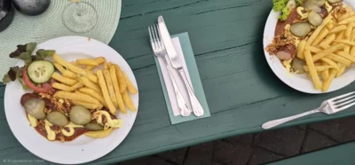 Currywurst/Pommes spezial  (Bild vergr&ouml;&szlig;ern)
