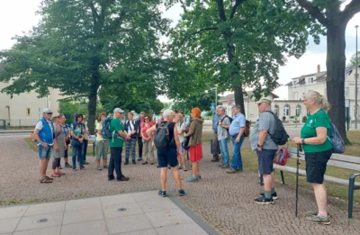 Start am Schmuckplatz  (Bild vergr&ouml;&szlig;ern)
