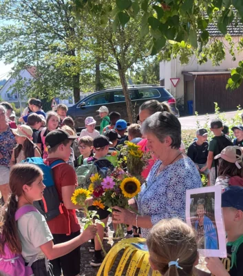Foto des Albums: Emotionaler Abschied von zwei sehr geschätzten Lehrerinnen