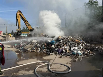 Foto des Albums: 020826 Brand RecHof Nach