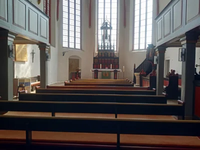 Das Kirchenschiff  (Bild vergr&ouml;&szlig;ern)