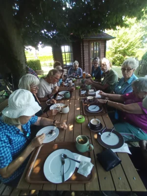 ... im Caf&eacute; Am Waldkater  (Bild vergr&ouml;&szlig;ern)