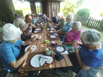 Gem&uuml;tliche Runde  (Bild vergr&ouml;&szlig;ern)