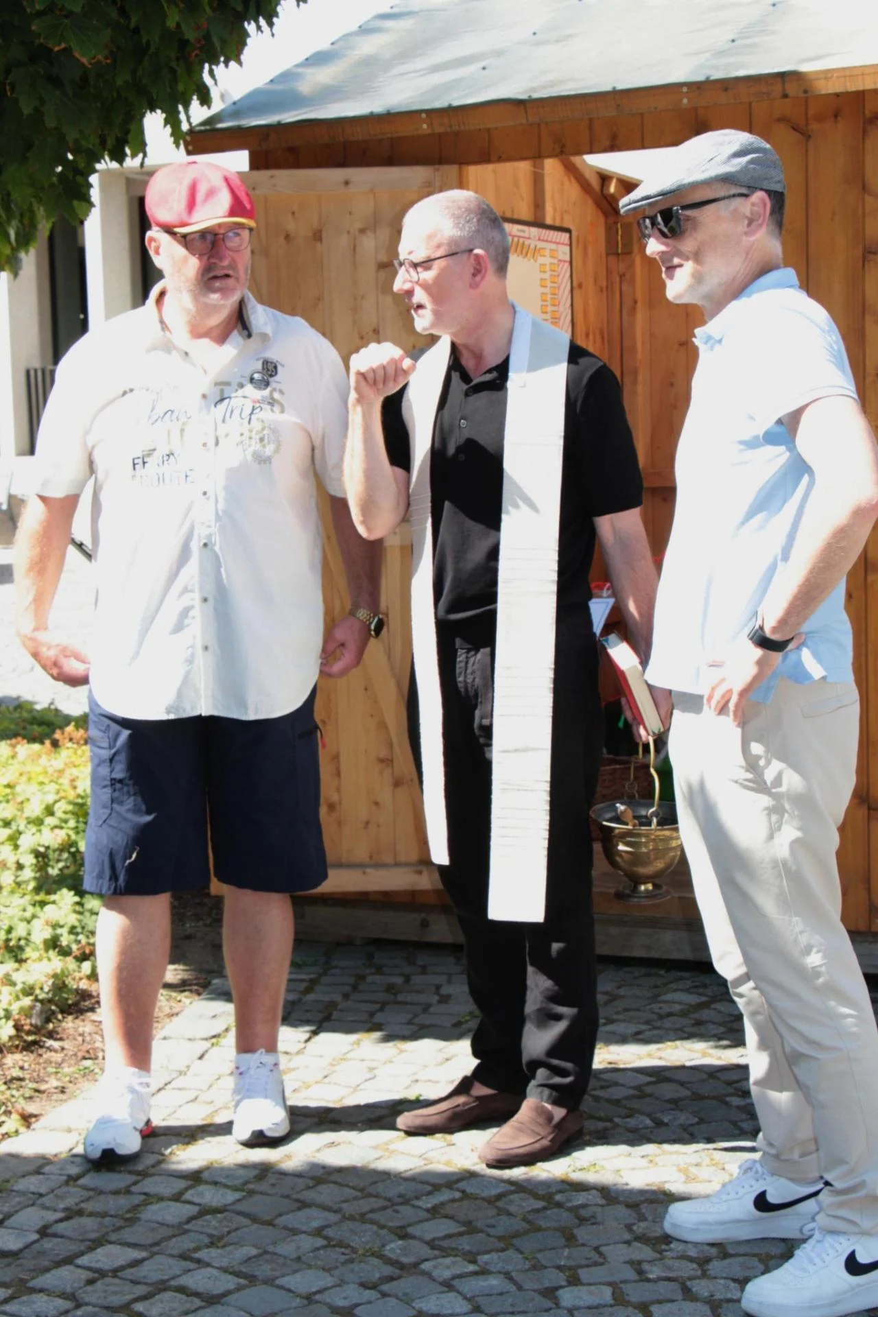 Bild: Organisator Klaus Schuster, Stadtpfarrer Dr. Thomas Vogl, Bürgermeister Bernd Sommer
