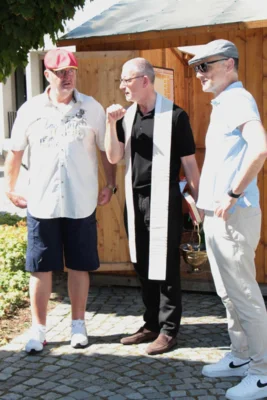 Vorschaubild: Organisator Klaus Schuster, Stadtpfarrer Dr. Thomas Vogl, Bürgermeister Bernd Sommer