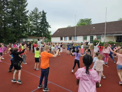 Foto des Albums: Spendenlauf für einere schönere Schule