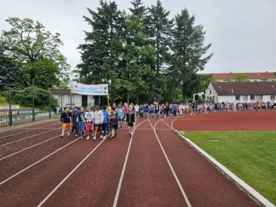 Foto des Albums: Spendenlauf für einere schönere Schule