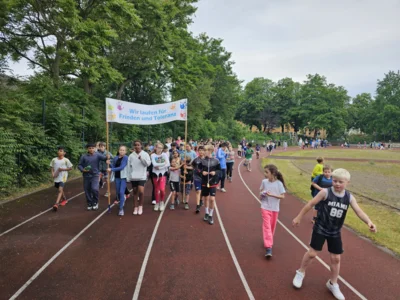 Foto des Albums: Spendenlauf für einere schönere Schule