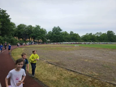 Foto des Albums: Spendenlauf für einere schönere Schule
