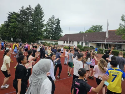 Foto des Albums: Spendenlauf für einere schönere Schule