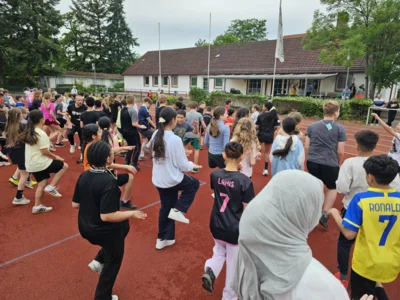 Foto des Albums: Spendenlauf für einere schönere Schule