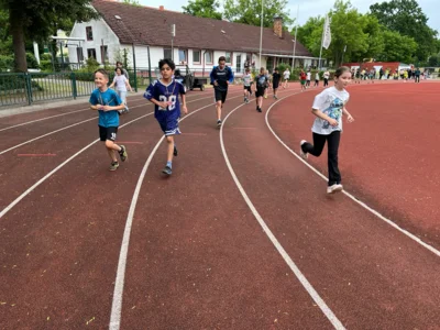 Foto des Albums: Spendenlauf für einere schönere Schule