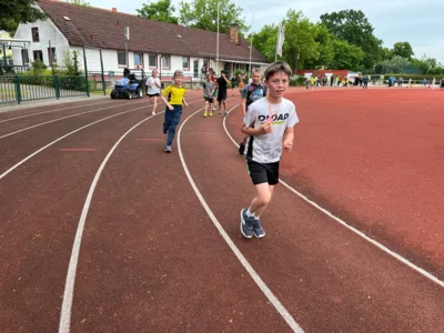 Foto des Albums: Spendenlauf für einere schönere Schule