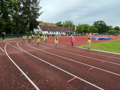 Foto des Albums: Spendenlauf für einere schönere Schule