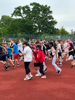 Foto des Albums: Spendenlauf für einere schönere Schule