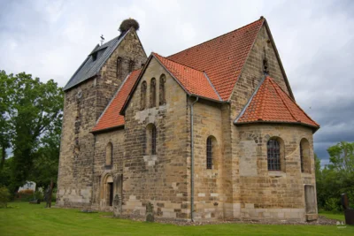 Sigwardskirche in Idensen  (Bild vergr&ouml;&szlig;ern)