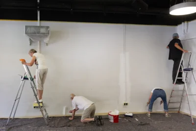 Kunstgruppe in Aktion  (Bild vergr&ouml;&szlig;ern)