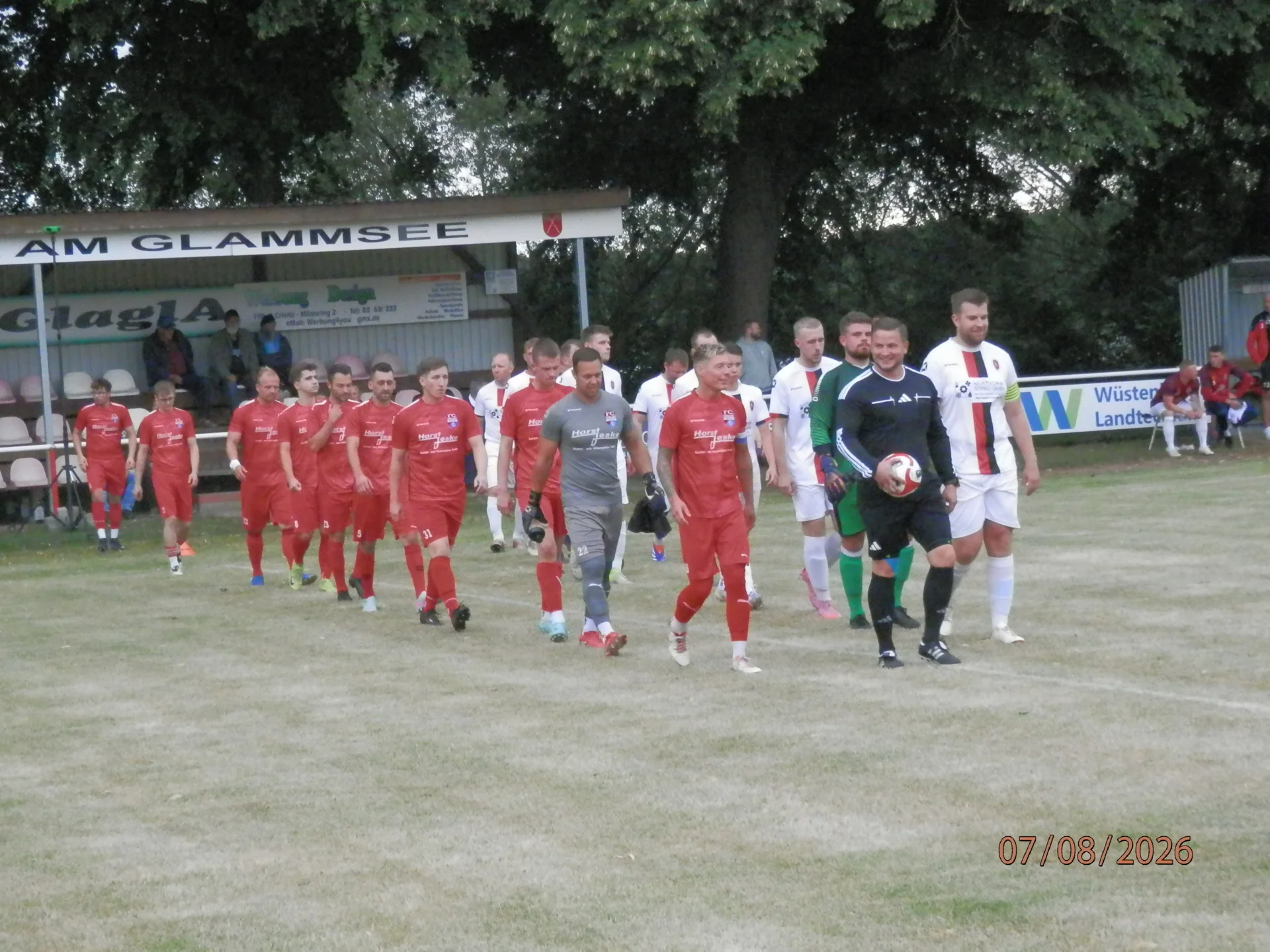 Bild: Nach langer Zeit wieder Landesfußball am Glammsee. FC Seenland (Landesliga West) gegen SG Groß Stieten (Landesklasse I)