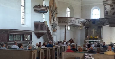 Foto des Albums: Der Leipziger Gitarrist Matthias Ehrig gibt das 4. Sommerkonzert in der Reinharzer Barockkirche