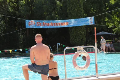 Auch im Festjahr zum 120. Geburtstag des Stadtbades wurde selbstverst&auml;ndlich das 24-Stunden-Schwimmen durchgef&uuml;hrt.  (Bild vergr&ouml;&szlig;ern)