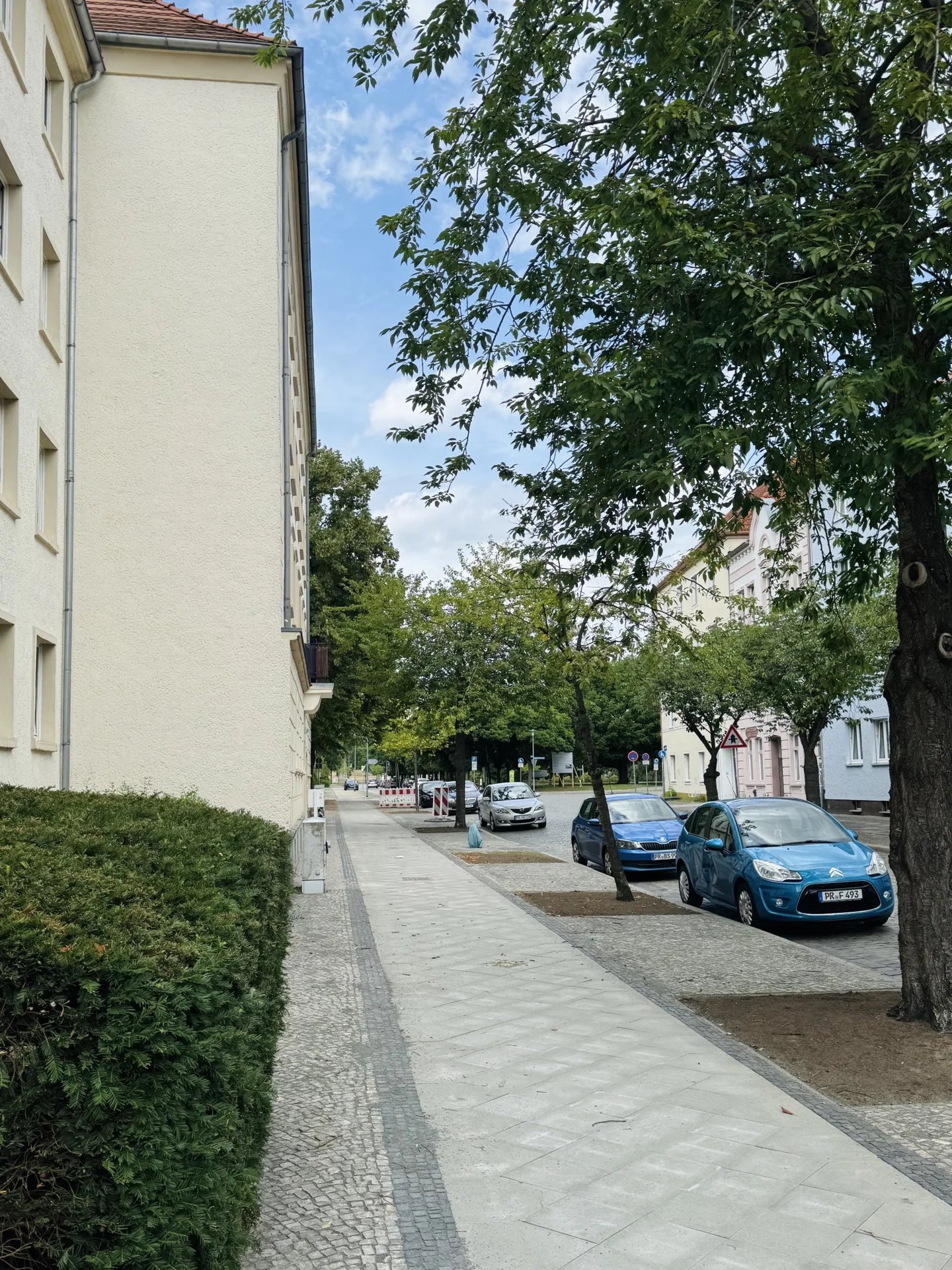 Bild: Auf der rechten Straßenseite in Richtung „Stern“ wurde bereits ein großer Abschnitt des Gehweges erneuert