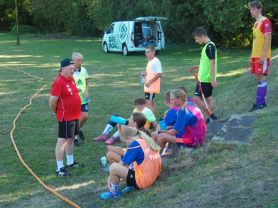 SK Wegner im Gespr&auml;ch mit Spielern  (Bild vergr&ouml;&szlig;ern)