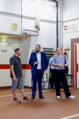 Foto des Albums: Bildungsminister Gordon Hoffmann zeichnete junge Feuerwehrleute aus I Fotos: Thomas Imo @photothek