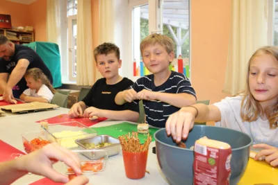 Astronauten Buffet  (Bild vergr&ouml;&szlig;ern)