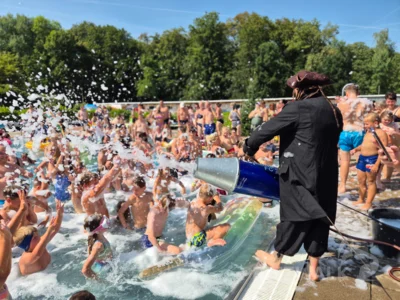 Foto des Albums: Neptunfest mit Piraten sorgte für Bombenstimmung