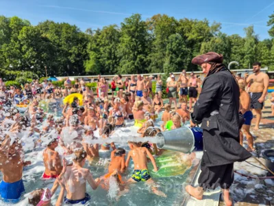 Foto des Albums: Neptunfest mit Piraten sorgte für Bombenstimmung