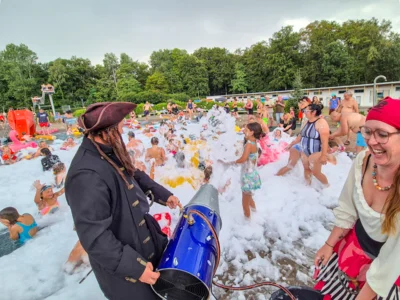 Foto des Albums: Neptunfest mit Piraten sorgte für Bombenstimmung