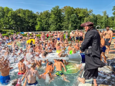 Foto des Albums: Neptunfest mit Piraten sorgte für Bombenstimmung