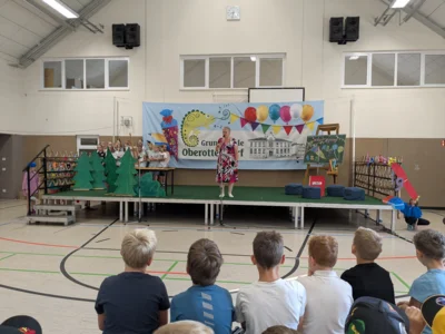 Foto des Albums: Schülerversammlung mit Schuleingangsprogramm