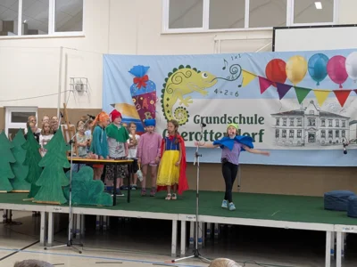 Foto des Albums: Schülerversammlung mit Schuleingangsprogramm