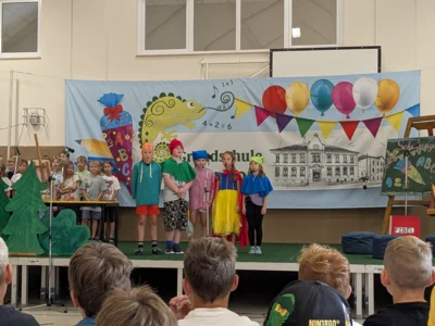 Foto des Albums: Schülerversammlung mit Schuleingangsprogramm