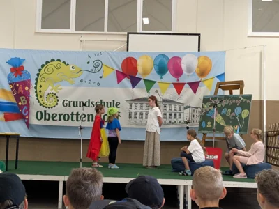 Foto des Albums: Schülerversammlung mit Schuleingangsprogramm