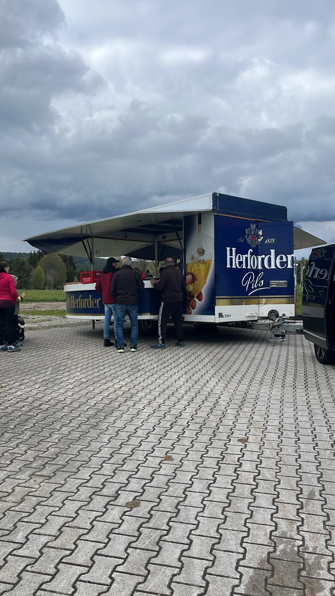 Bild: Ankunft des neuen Ausschankwagens