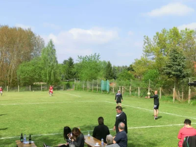 Vorschaubild: Auf dem Faustballplatz