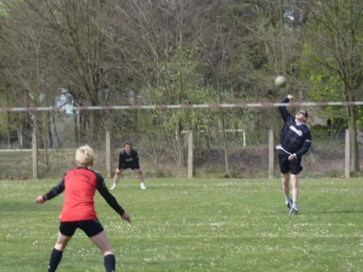 Vorschaubild: Auf dem Faustballplatz