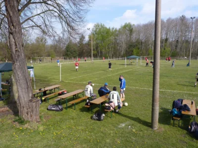 Vorschaubild: Auf dem Faustballplatz
